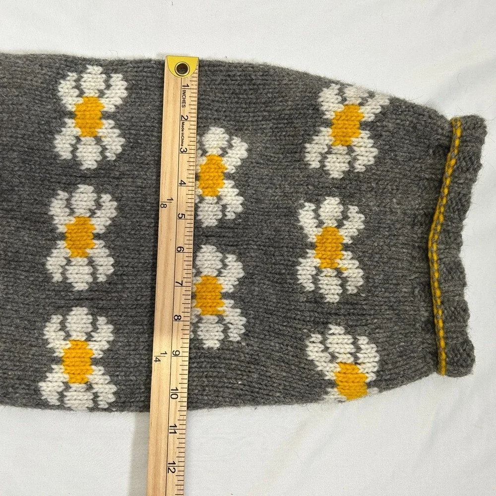 Chillydog Small/Medium Dog Sweater Handmade‎ 100% Wool Gray Daisies Flowers